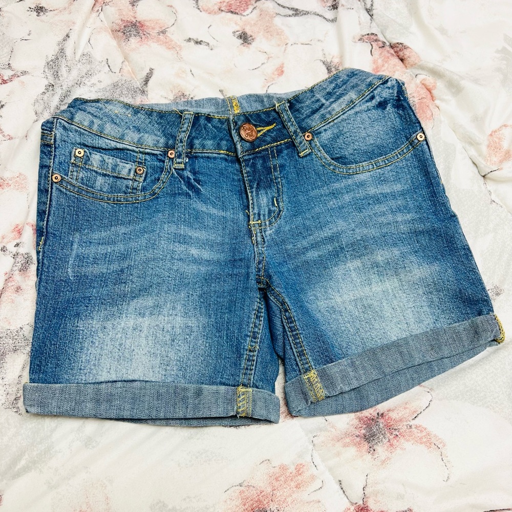 Blue short jeans